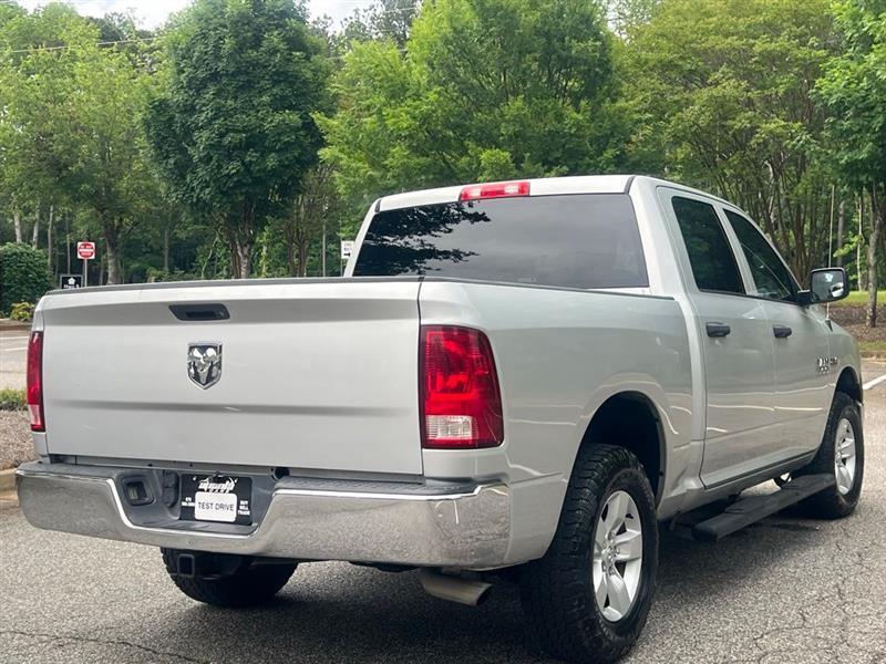 RAM 1500 Tradesman 4x2 Crew Cab 5'7" Box 2017