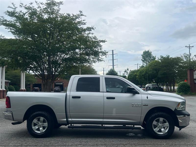 RAM 1500 Tradesman 4x2 Crew Cab 5'7" Box 2017
