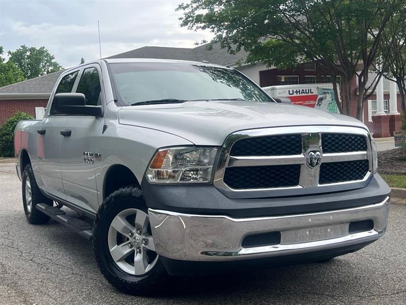 RAM 1500 Tradesman 4x2 Crew Cab 5'7" Box 2017
