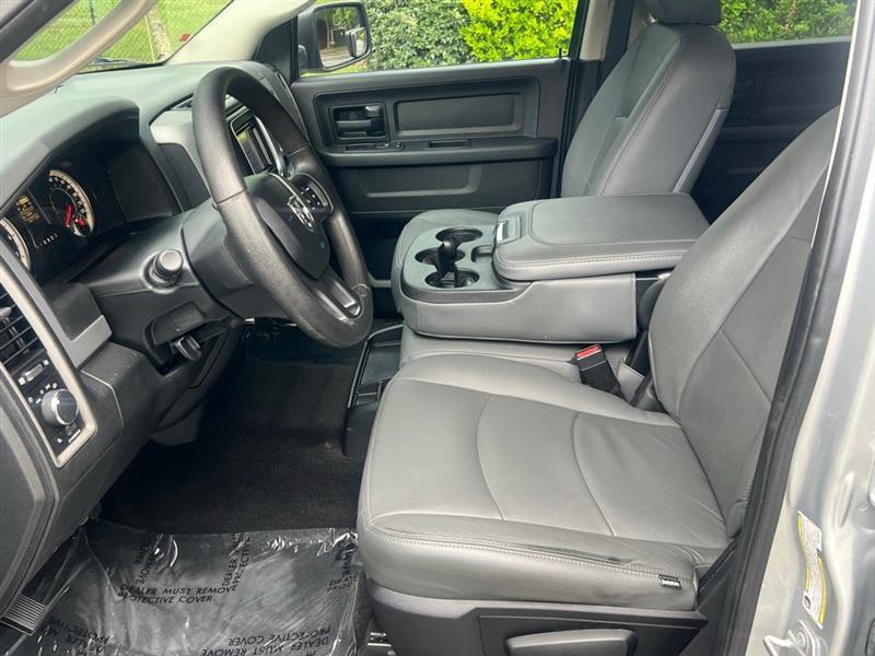 RAM 1500 Tradesman 4x2 Crew Cab 5'7" Box 2017