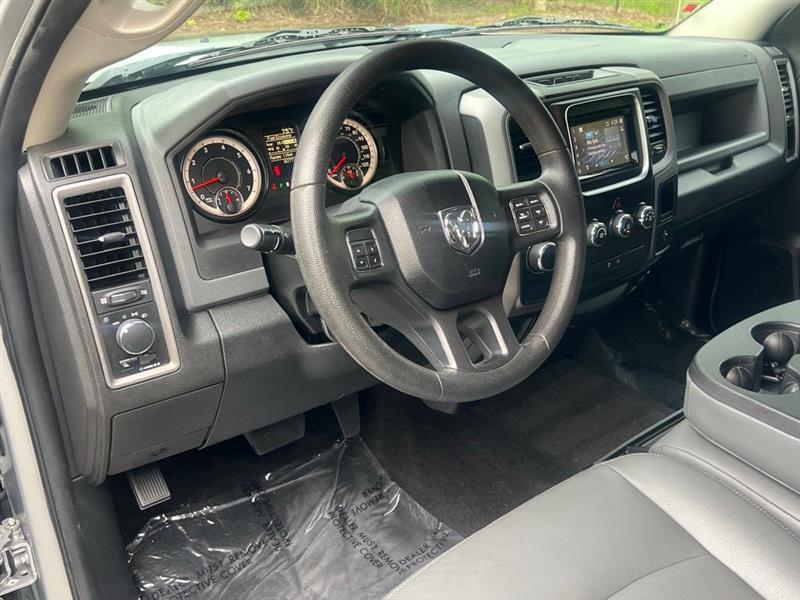 RAM 1500 Tradesman 4x2 Crew Cab 5'7" Box 2017