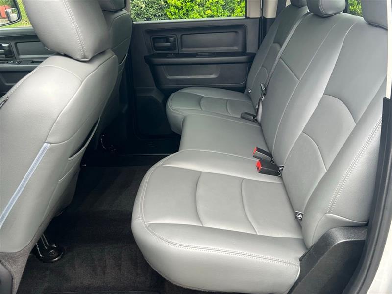 RAM 1500 Tradesman 4x2 Crew Cab 5'7" Box 2017