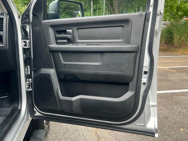 RAM 1500 Tradesman 4x2 Crew Cab 5'7" Box 2017