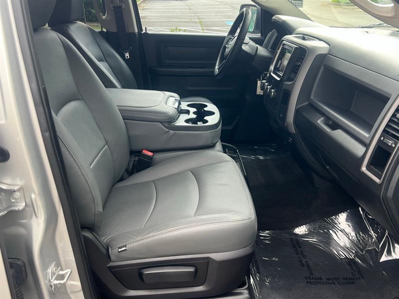 RAM 1500 Tradesman 4x2 Crew Cab 5'7" Box 2017