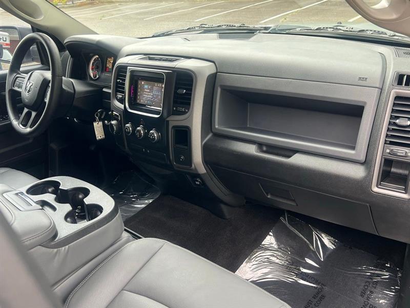 RAM 1500 Tradesman 4x2 Crew Cab 5'7" Box 2017