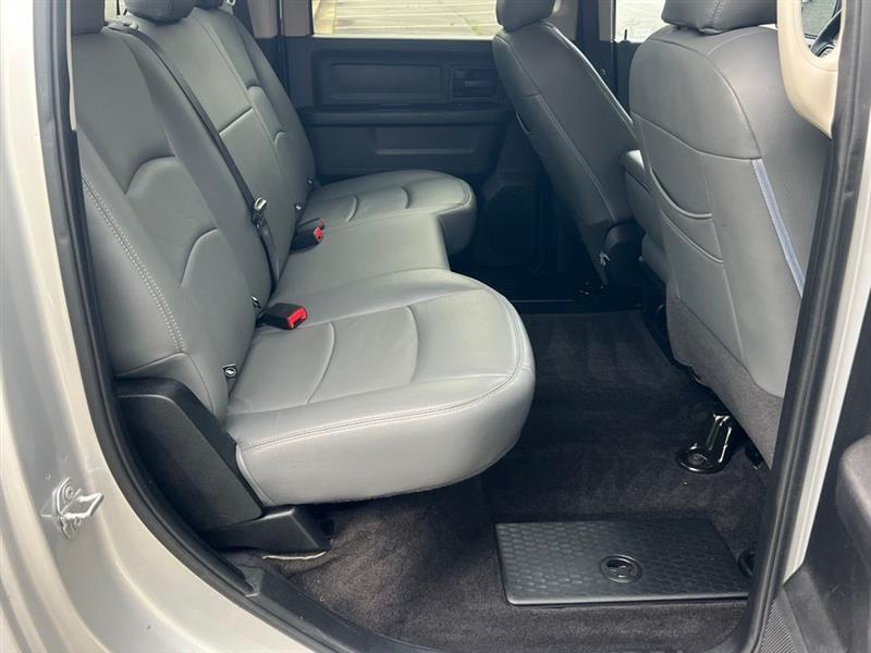 RAM 1500 Tradesman 4x2 Crew Cab 5'7" Box 2017