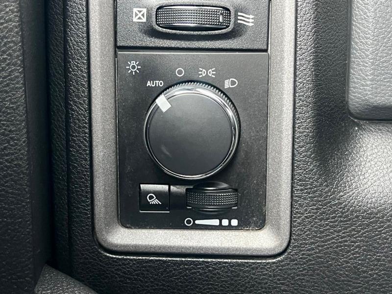 RAM 1500 Tradesman 4x2 Crew Cab 5'7" Box 2017