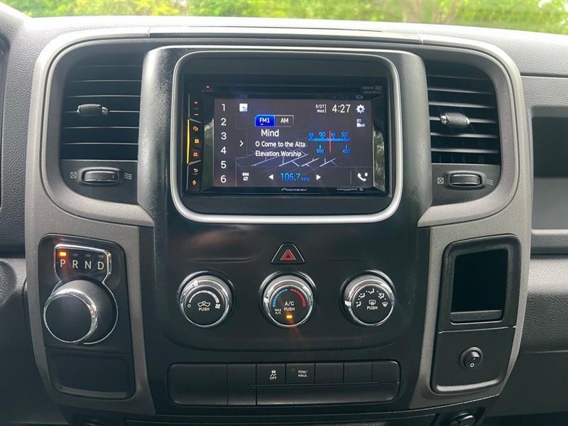 RAM 1500 Tradesman 4x2 Crew Cab 5'7" Box 2017