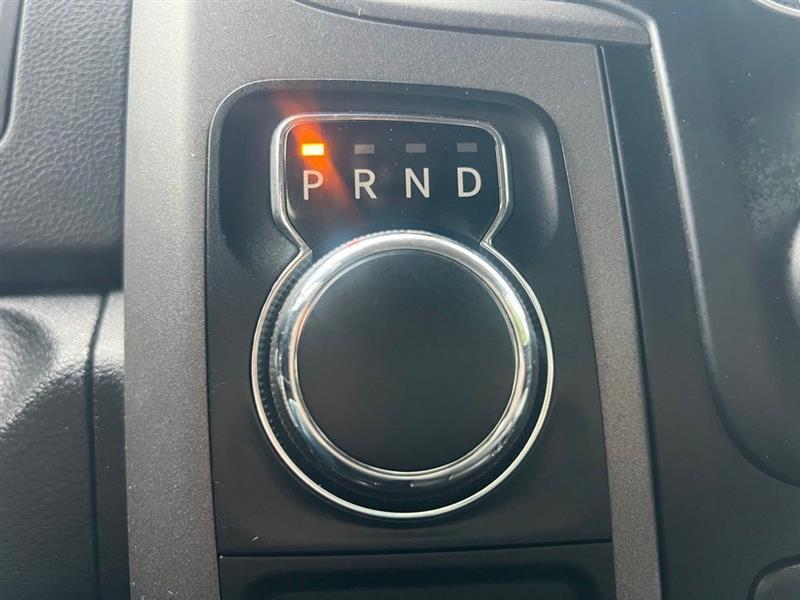 RAM 1500 Tradesman 4x2 Crew Cab 5'7" Box 2017