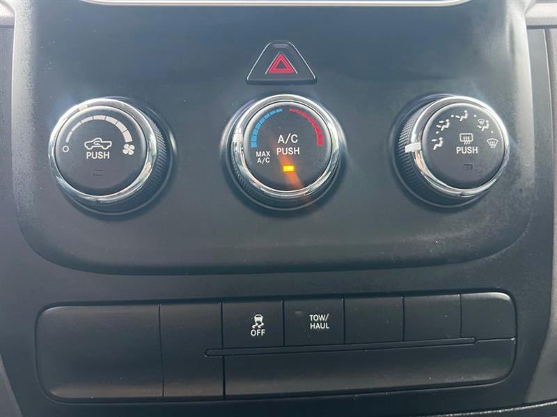 RAM 1500 Tradesman 4x2 Crew Cab 5'7" Box 2017