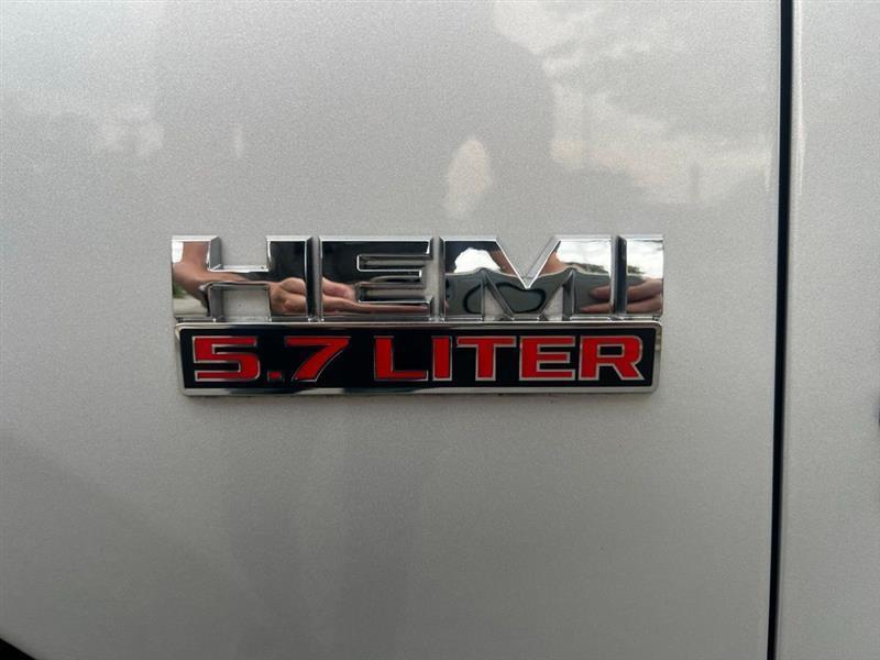RAM 1500 Tradesman 4x2 Crew Cab 5'7" Box 2017