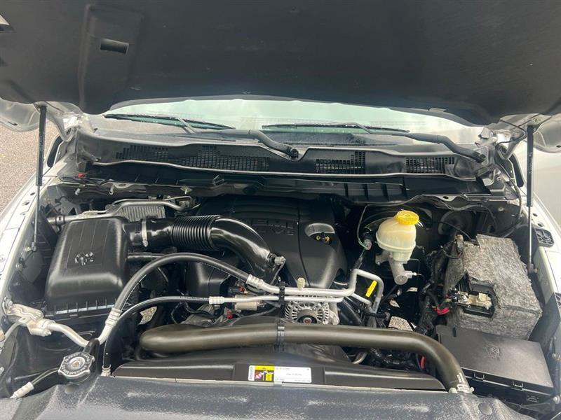 RAM 1500 Tradesman 4x2 Crew Cab 5'7" Box 2017