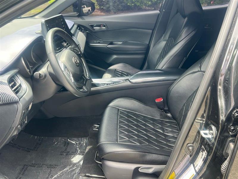 Toyota C-HR Nightshade FWD (Natl) 2021