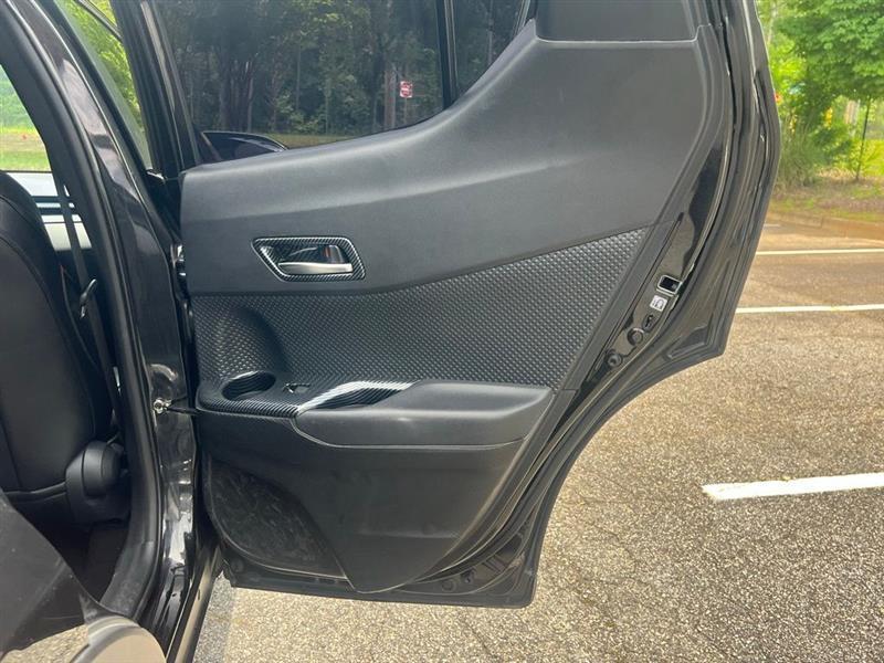 Toyota C-HR Nightshade FWD (Natl) 2021