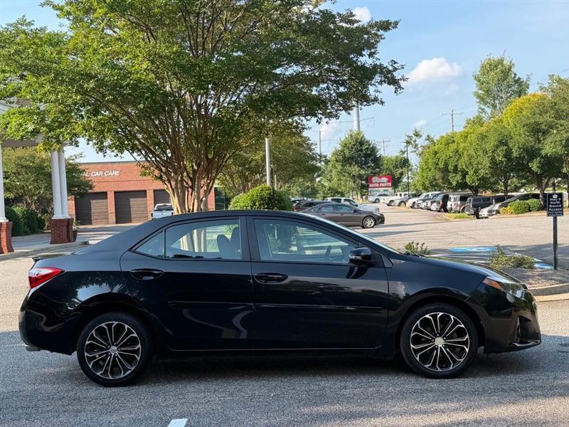 Toyota Corolla 4dr Sdn CVT LE Premium (Natl) 2015