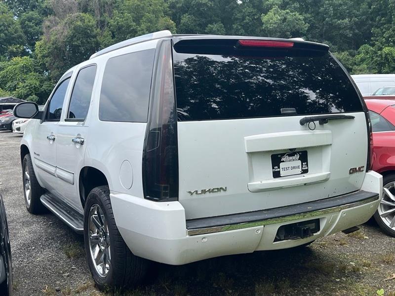 GMC Yukon Denali AWD 4dr 2007
