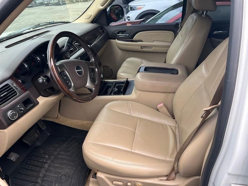 GMC Yukon Denali AWD 4dr 2007