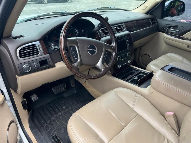 GMC Yukon Denali AWD 4dr 2007