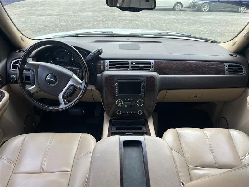 GMC Yukon Denali AWD 4dr 2007