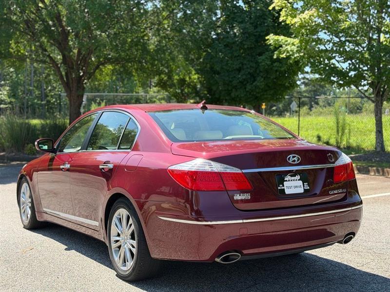 Hyundai Genesis 4dr Sdn V8 2011