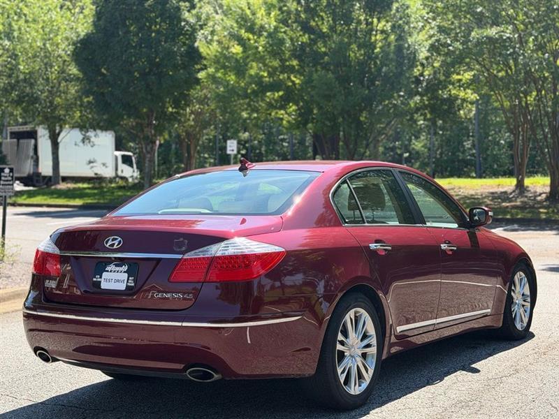 Hyundai Genesis 4dr Sdn V8 2011