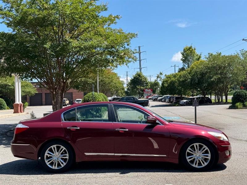 Hyundai Genesis 4dr Sdn V8 2011