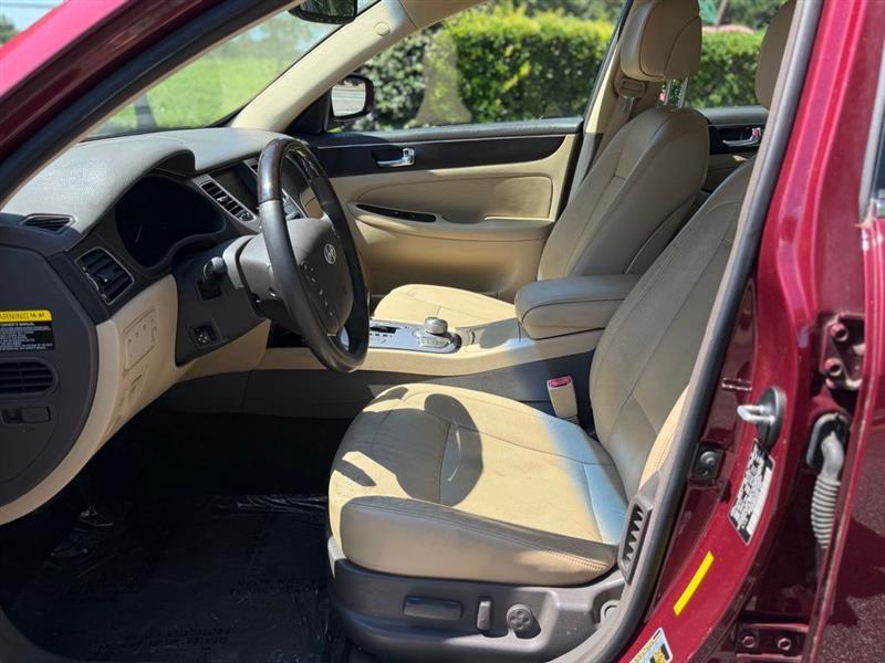 Hyundai Genesis 4dr Sdn V8 2011