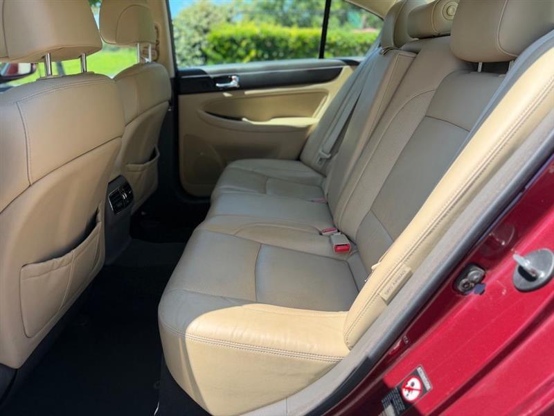 Hyundai Genesis 4dr Sdn V8 2011