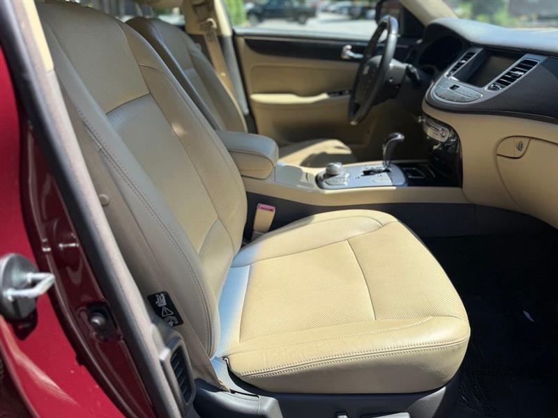 Hyundai Genesis 4dr Sdn V8 2011