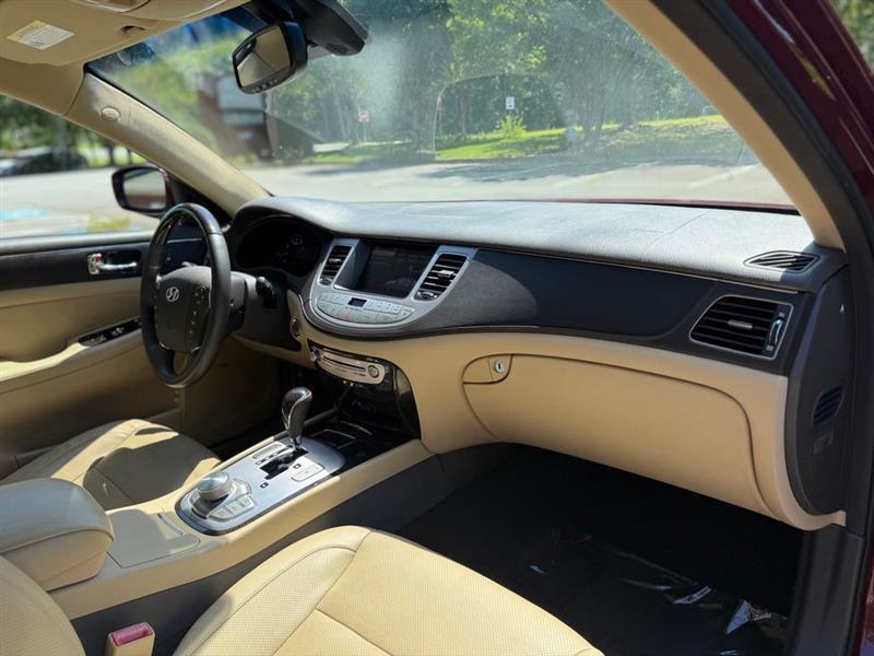 Hyundai Genesis 4dr Sdn V8 2011