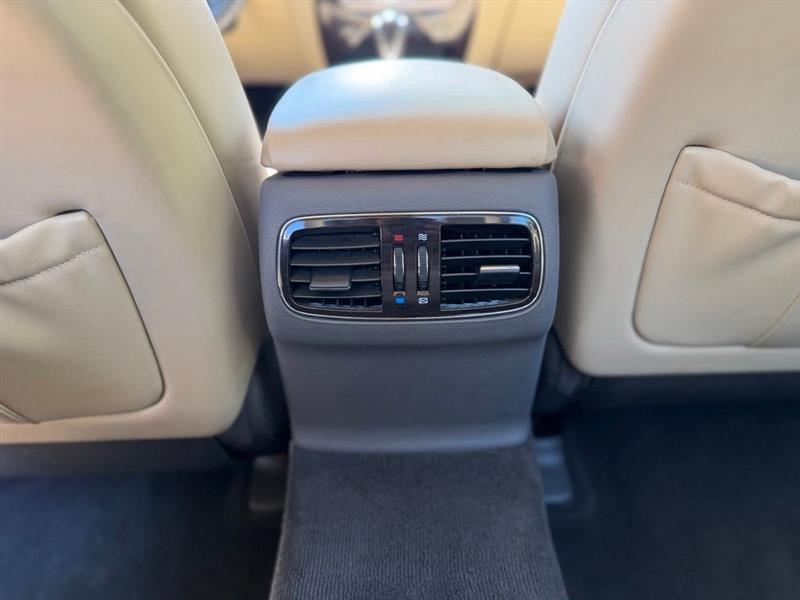 Hyundai Genesis 4dr Sdn V8 2011