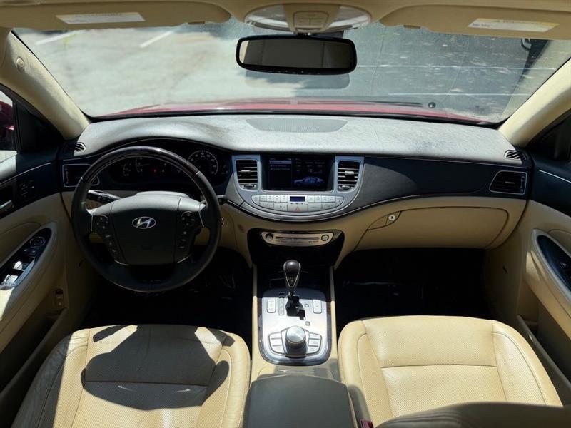Hyundai Genesis 4dr Sdn V8 2011
