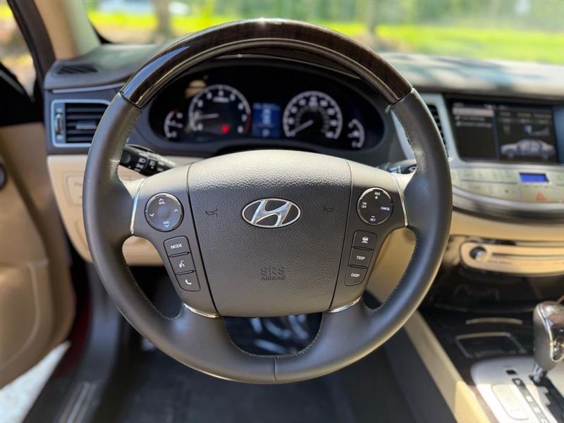 Hyundai Genesis 4dr Sdn V8 2011