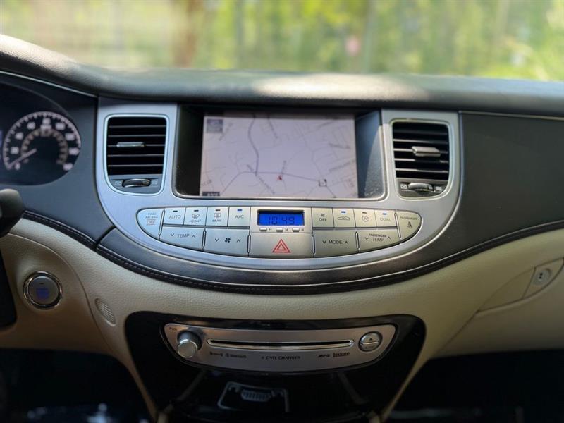 Hyundai Genesis 4dr Sdn V8 2011