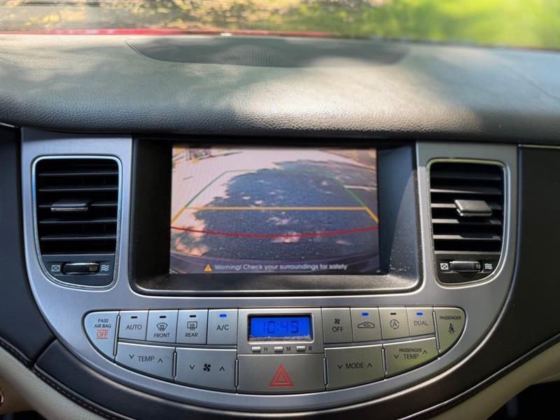 Hyundai Genesis 4dr Sdn V8 2011