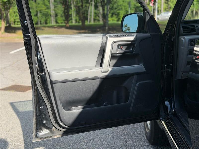 Toyota 4Runner RWD 4dr V6 Limited (Natl) 2012