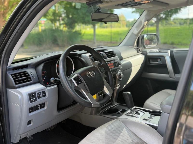 Toyota 4Runner RWD 4dr V6 Limited (Natl) 2012