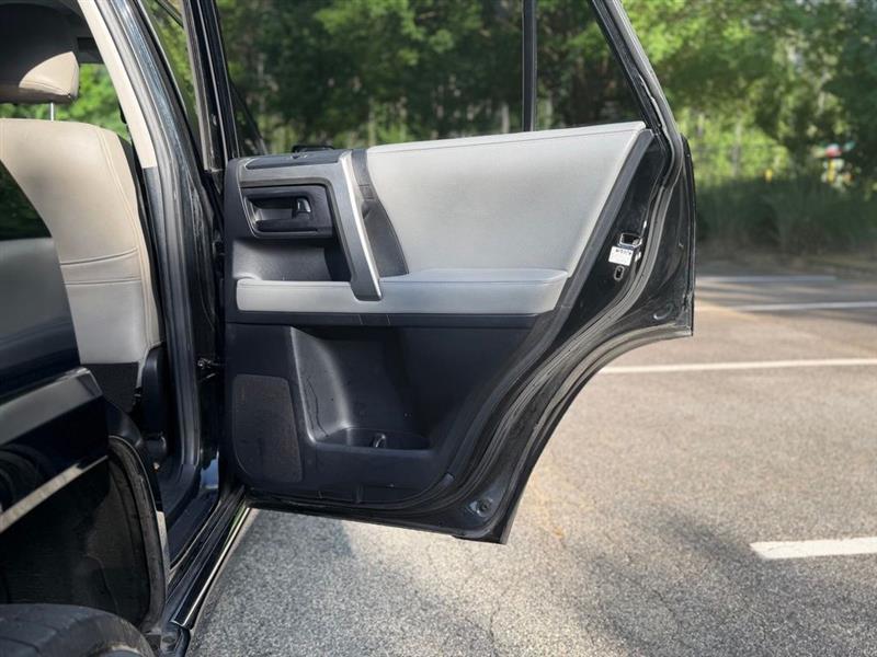 Toyota 4Runner RWD 4dr V6 Limited (Natl) 2012