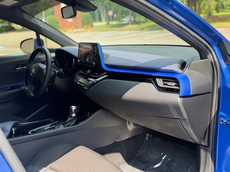 Toyota C-HR LE FWD (Natl) 2020