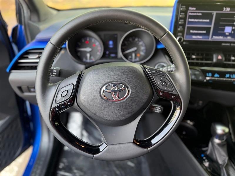 Toyota C-HR LE FWD (Natl) 2020
