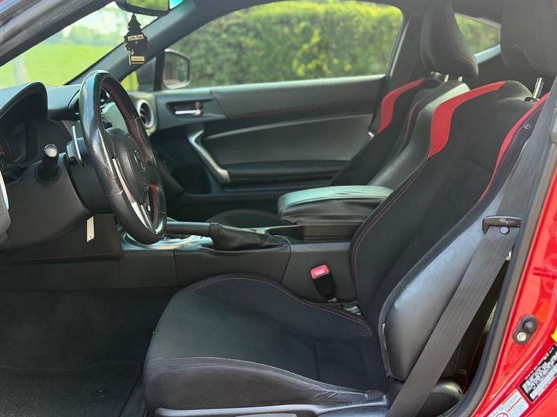 Scion FR-S 2dr Cpe Man (Natl) 2015