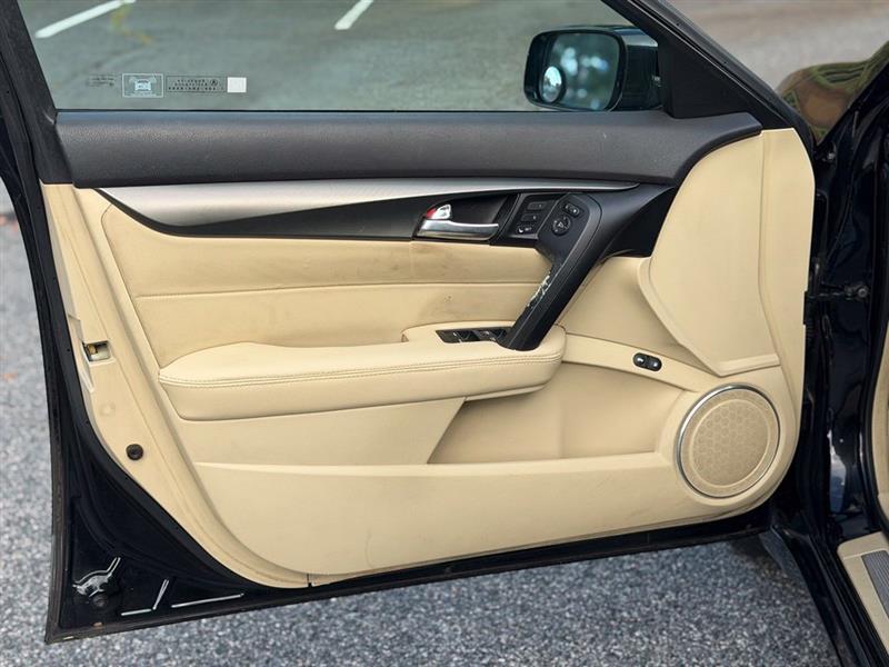 Acura TL 4dr Sdn Auto 2WD 2012