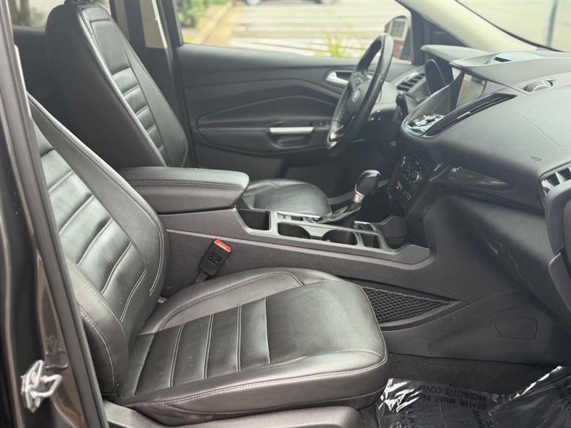 Ford Escape Titanium 4WD 2017