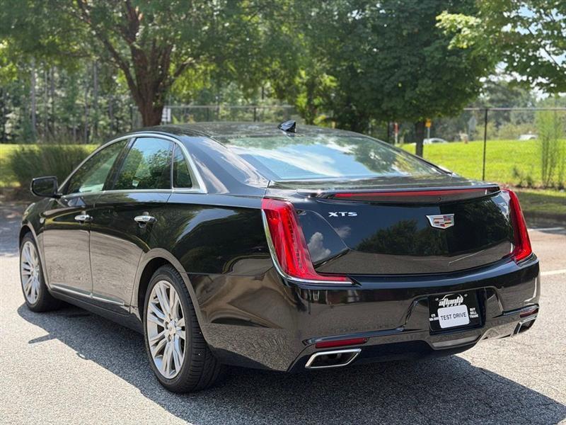 Cadillac XTS 4dr Sdn Luxury FWD 2019