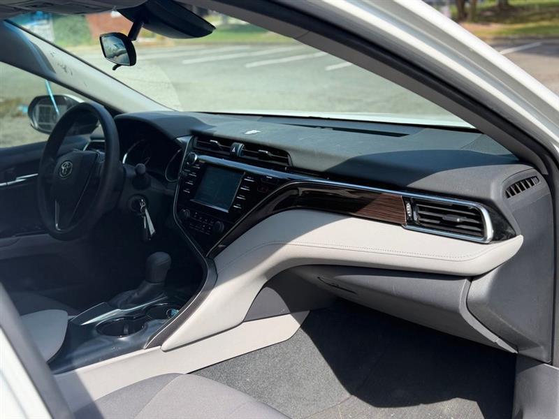Toyota Camry XLE Auto (Natl) 2018