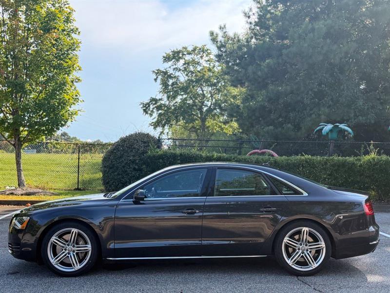 Audi A8 4dr Sdn 2012
