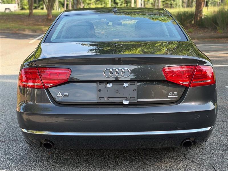 Audi A8 4dr Sdn 2012