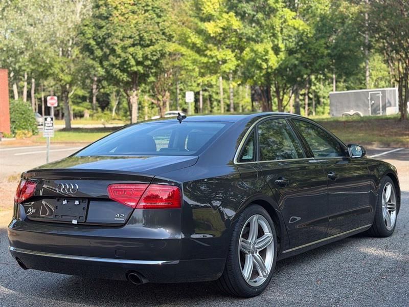 Audi A8 4dr Sdn 2012