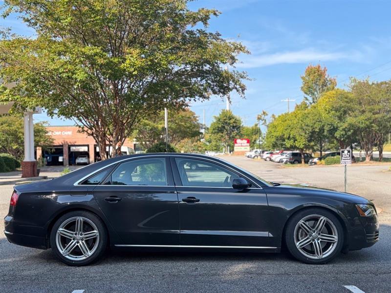 Audi A8 4dr Sdn 2012