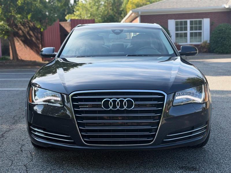 Audi A8 4dr Sdn 2012